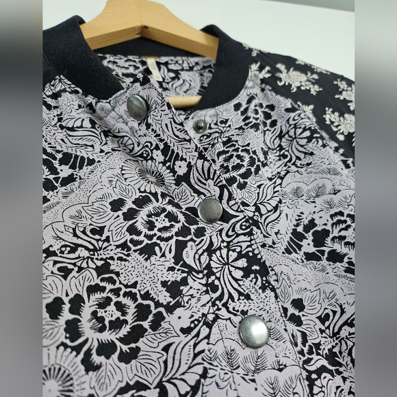 Free People Floral Cropped Bomber Jacket Womens Sz XS Purple Black - Picture 6 of 16